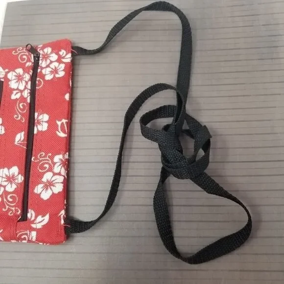 Cute crossbody red floral 3 zipper bag - Picture 3 of 7